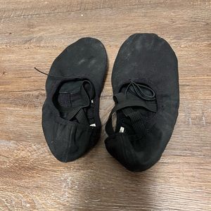 Lightly used black ballet shoes. Size 7-8.